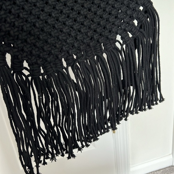 NEW- Danielle Nicole Macrame Fringe Crossbody Bag - Picture 5 of 10